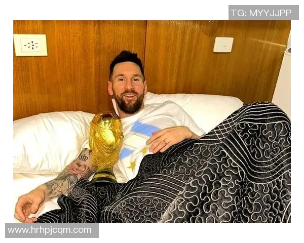 足球明星亲自送衣服照片曝光真实场景引发粉丝热议