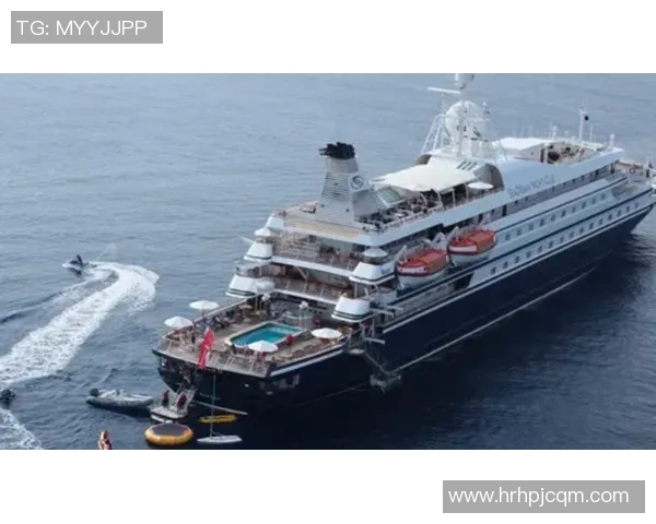 疫情期间足球明星的奢华游艇生活与运动精神的碰撞