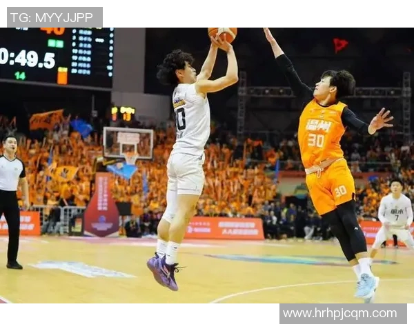 当明星们在篮球场上挥洒汗水展现风采的精彩瞬间